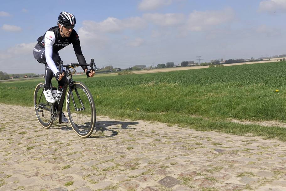 Allenamenti nel tratto della Parigi-Roubaix. Ecco Fabian Cancellara. Bettini